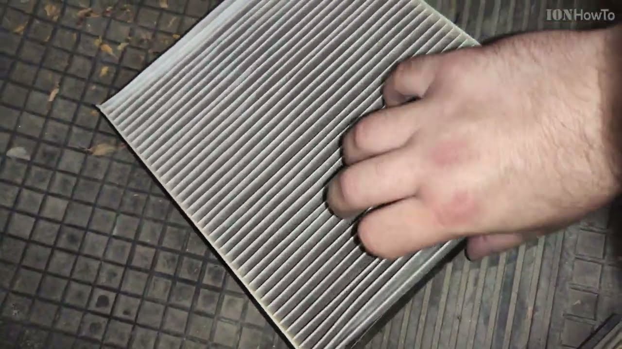 Change cabin air filter VW Polo 9N Mk4