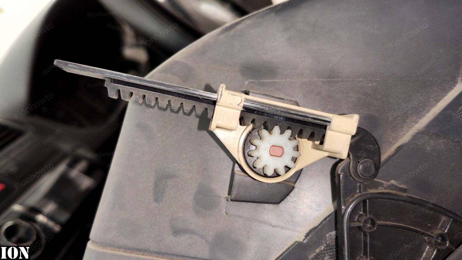 Replace GloveBox on VW Polo 9N Mk4 ION HowTo