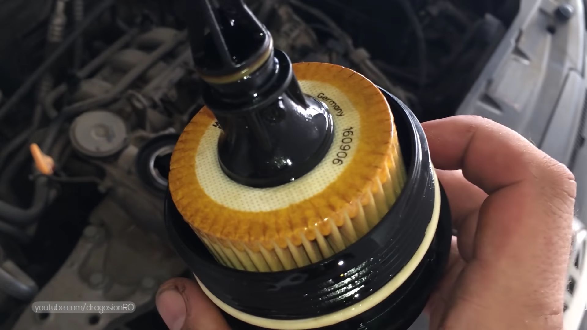 VW Polo 9N Mk4 Oil Filter Installed in Filter Housing