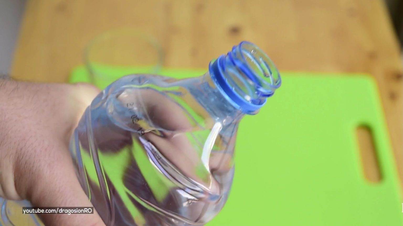 Keep water bottle cold in the sun ION HowTo