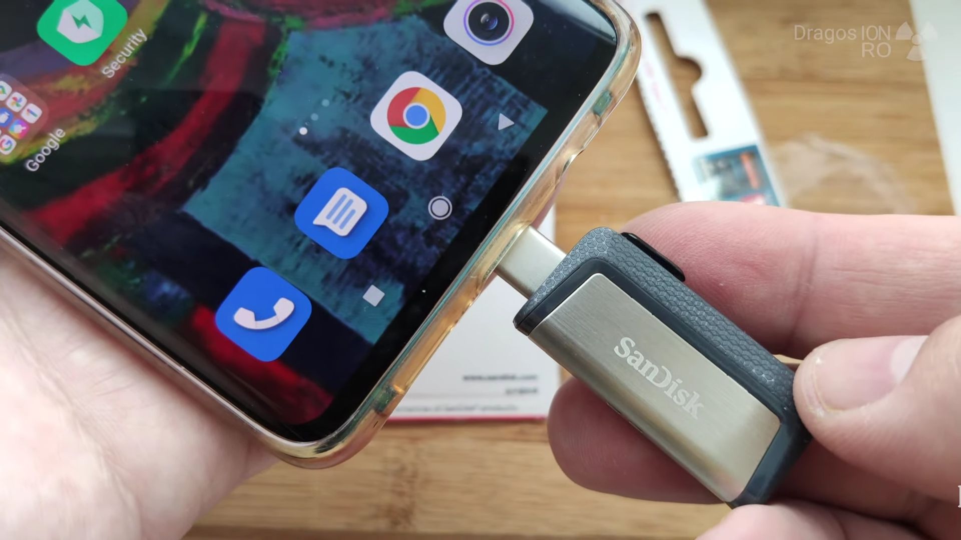 SanDisk Ultra Dual Drive USB C flash drive test on mobile