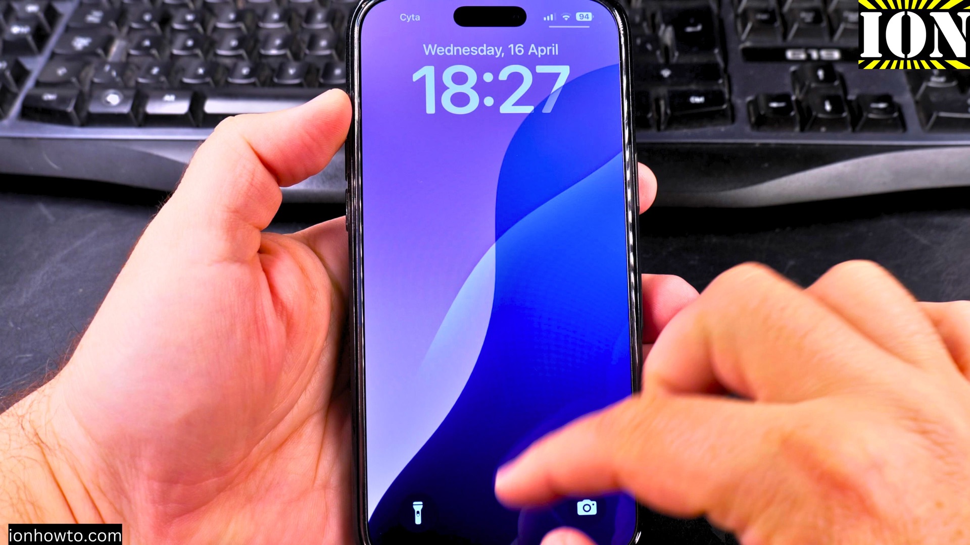iPhone 16 Pro Max Lock Screen