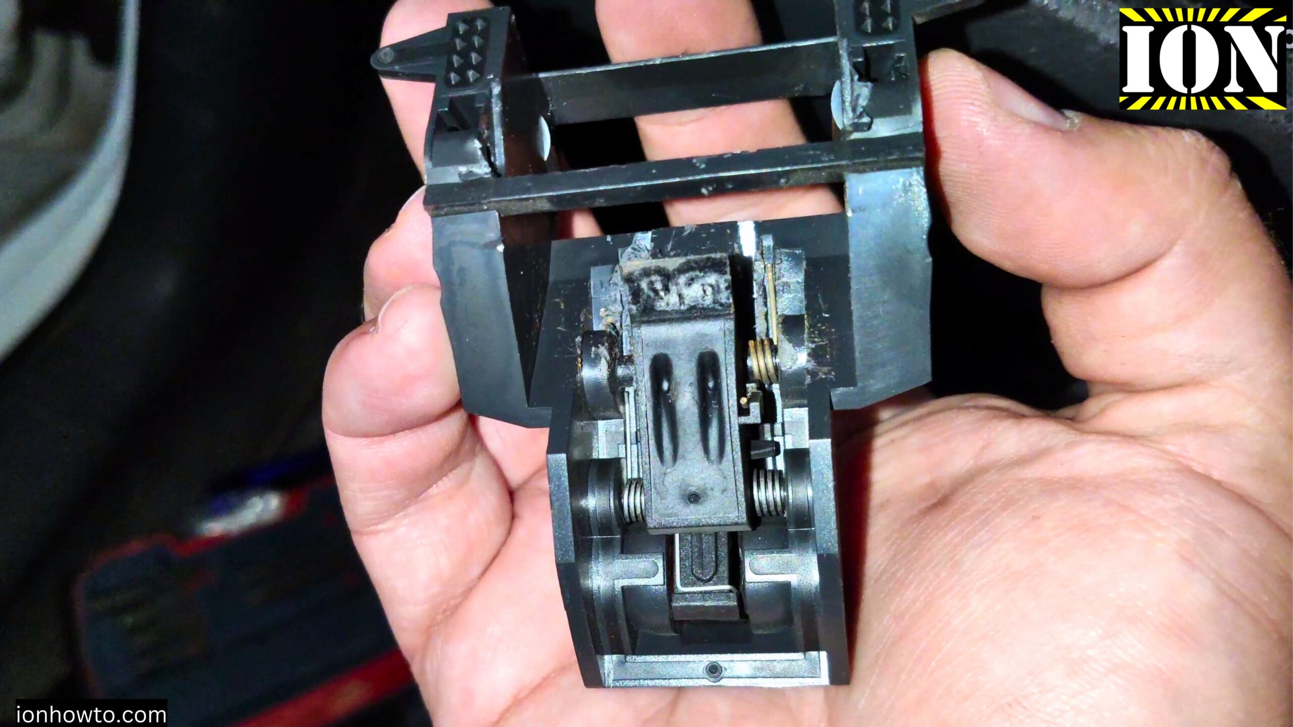 Open Stuck Glove Box on VW Polo Mk4 9N