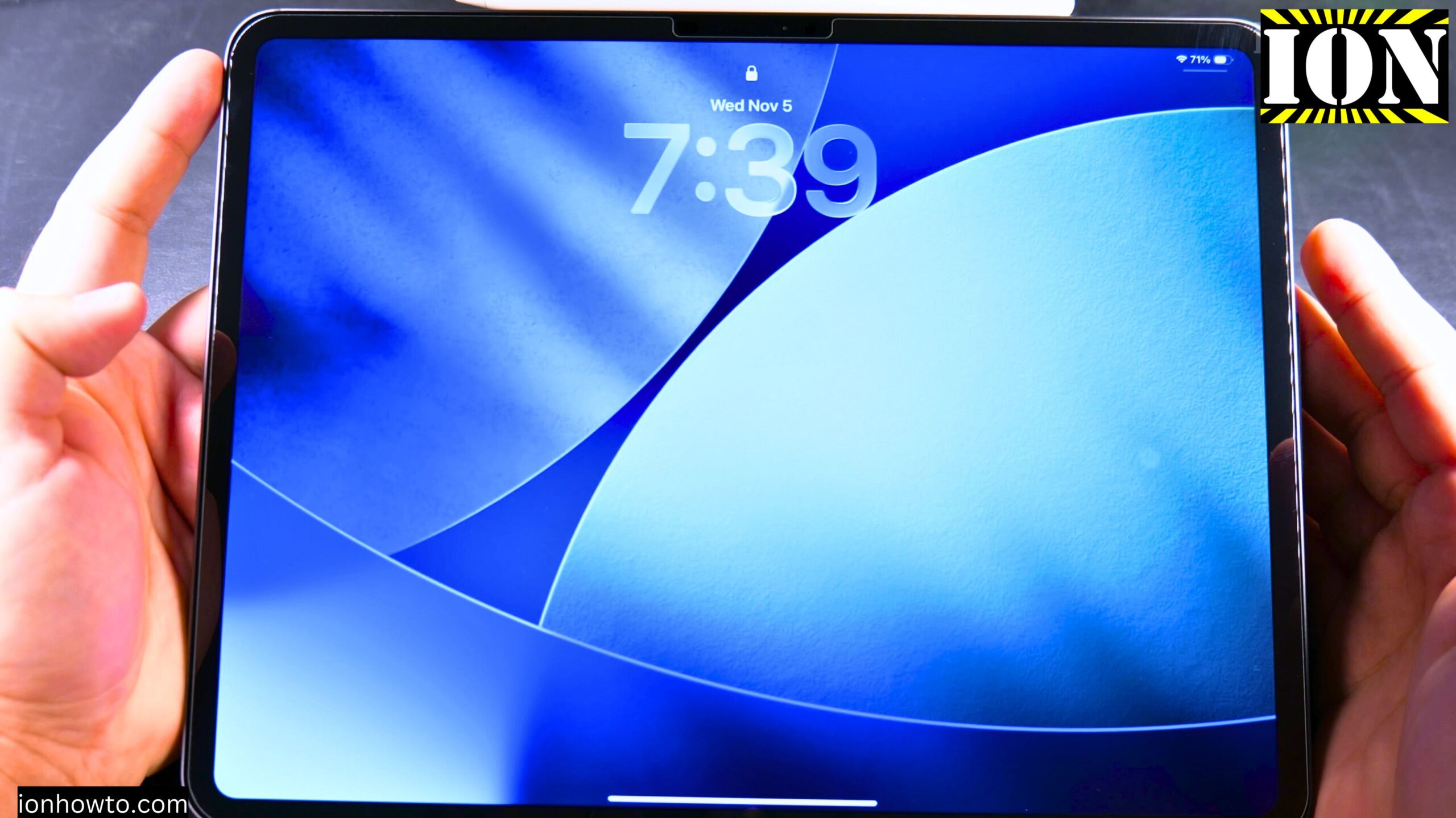 iPad Pro M5 13 Inch Lock Screen