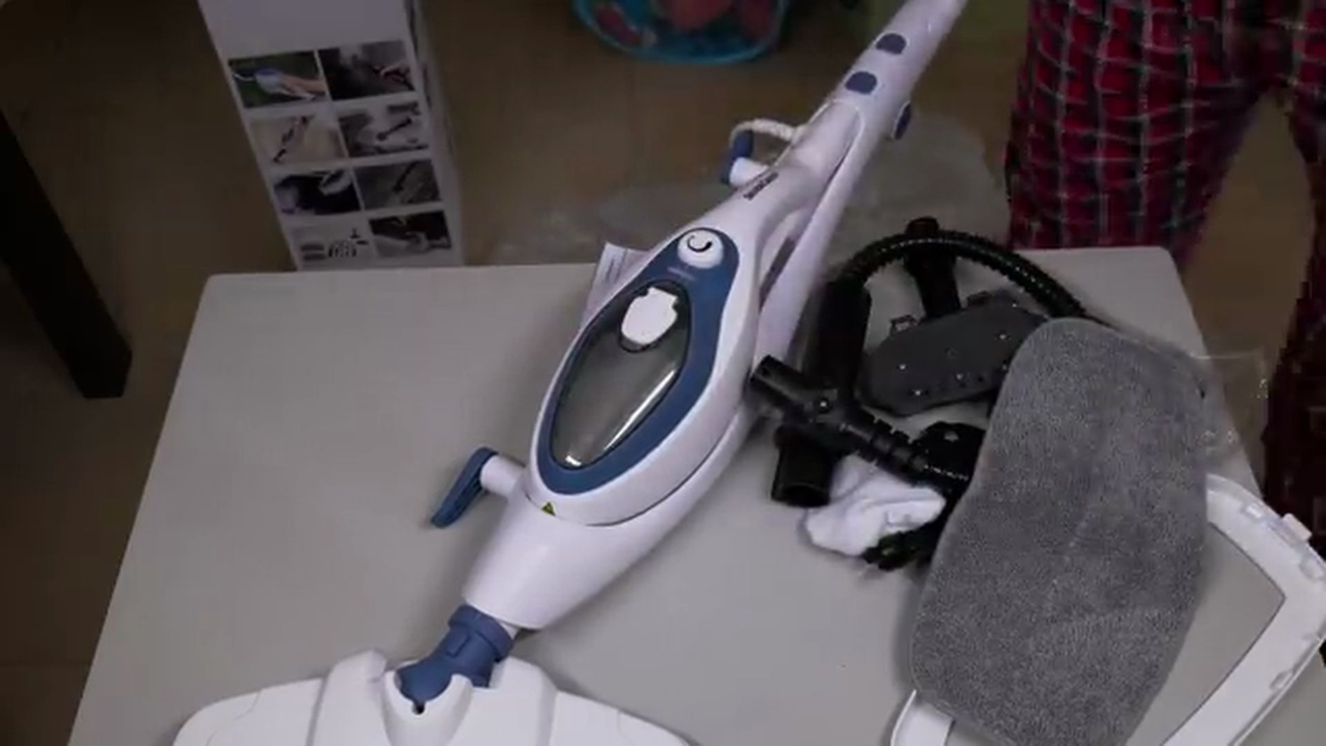 Filling the SilverCrest Steam Mop Water Reservoir