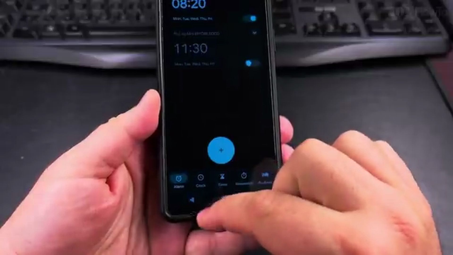 Selecting the Stopwatch Tab in Android Clock